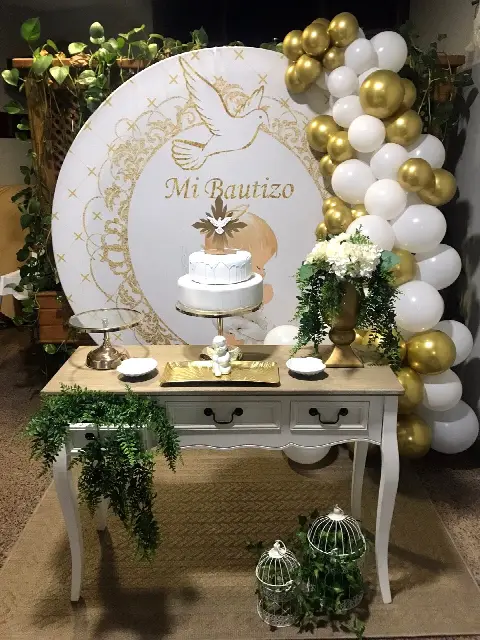 Bautizo en branco e dourado