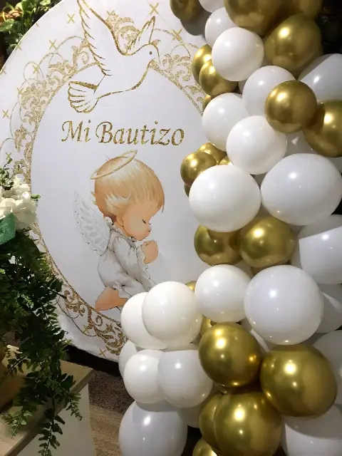Bautizo en branco e dourado
